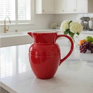 Le Creuset Cerise 9” Pitcher 2 quarts (Red Ombré)